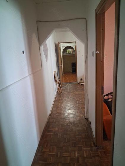 Inchiriez apartament 3 camere - 1