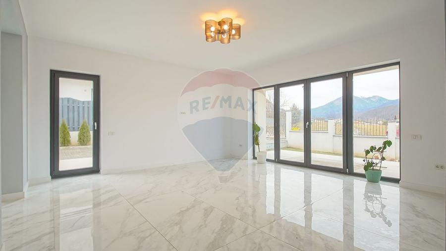 Casă / Vilă cu 5 camere de vânzare în zona Bunloc - 9