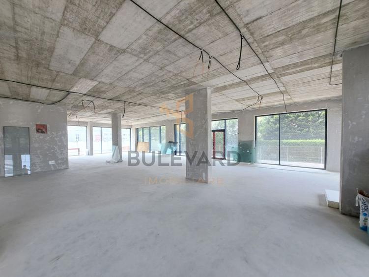 Cladire comerciala situata la drum intens circulat, 1365 mp utili + 20 parcari - 11