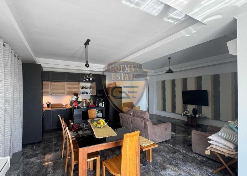 Penthouse cu 3 camere decomandat, mobilat în Costinești