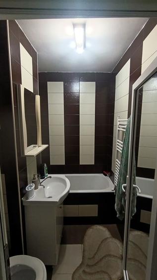 Inchiriez apartament doua camere zona Lama - 8