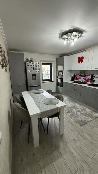 Vand Apartamen Cu 2 Camere Semidecomandat - 2