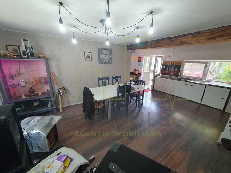 Casa individuala pe parter, cu pod foarte inalt amenajat. - 2