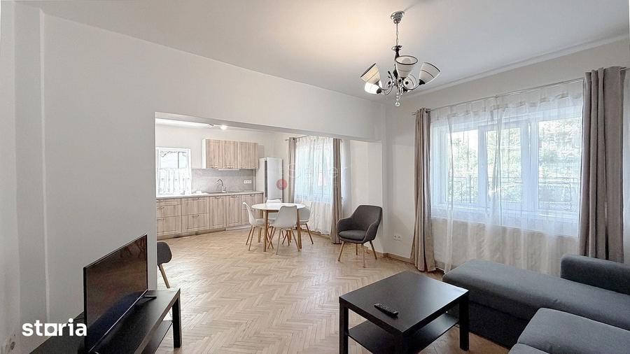 Casă cu 9 camere cu Teren 400 Mp în Dârste