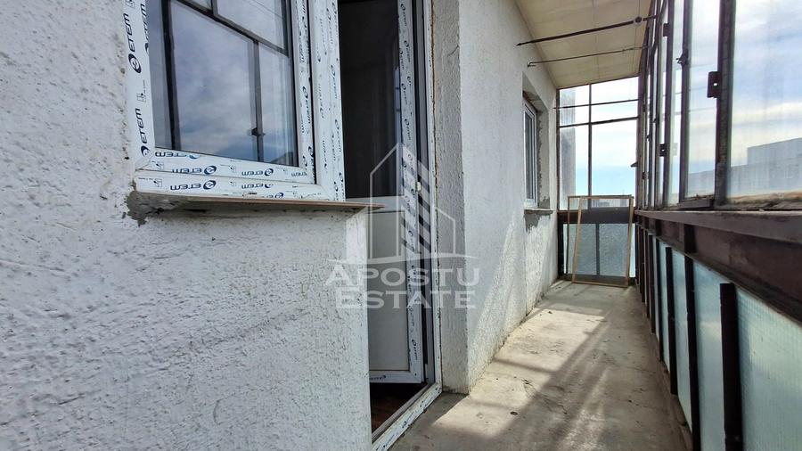 Apartament cu 4 camere semidecomandat în Micălaca