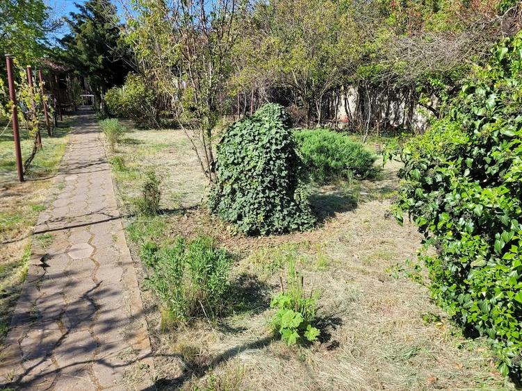 Casă cu 2 camere cu Teren 1837 Mp în Central