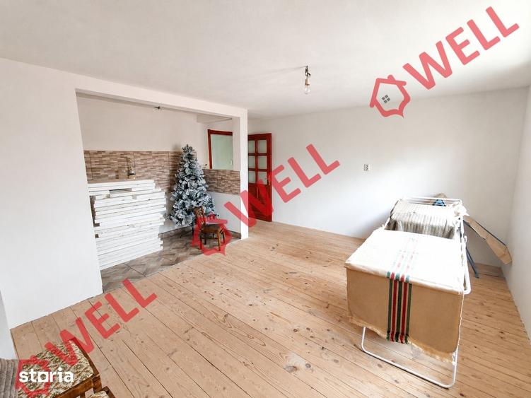 Casă cu 2 camere cu Teren 1832 Mp în Turia