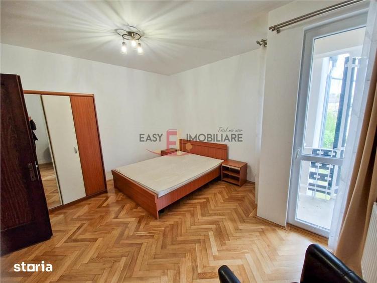Apartament cu 4 camere decomandat în Central