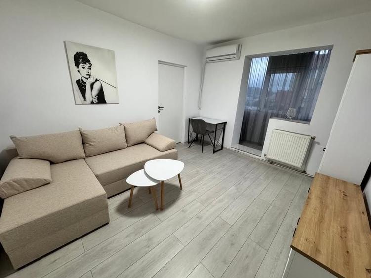 Apartament cu 2 camere semidecomandat în Podu Roș