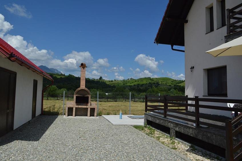 Casă individuală cu 9 camere cu Teren 1004 Mp în Tohanu Nou