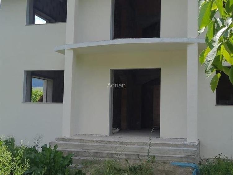 Casă 4 camere, loc. Campulung Moldovenesc