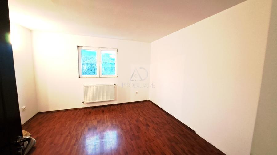 Casă individuală cu 5 camere cu Teren 1786 Mp în Țicleni