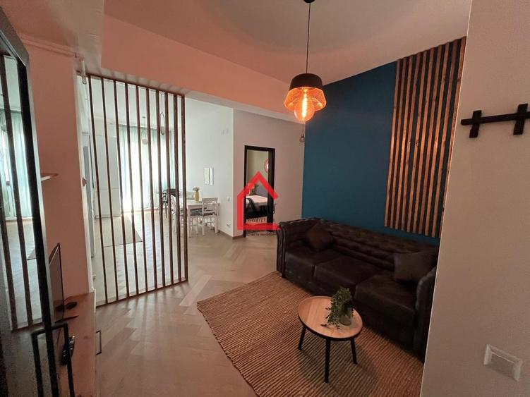 Apartament cu 2 camere semidecomandat, mobilat în Central
