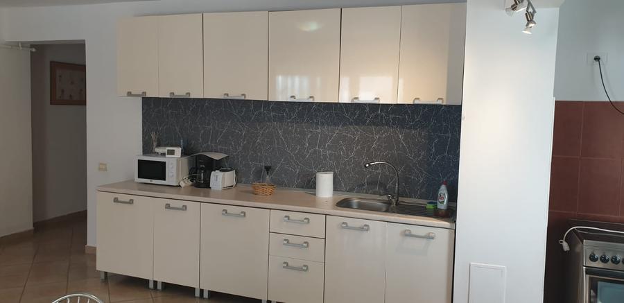 Apartament cu 3 camere decomandat, mobilat în Central