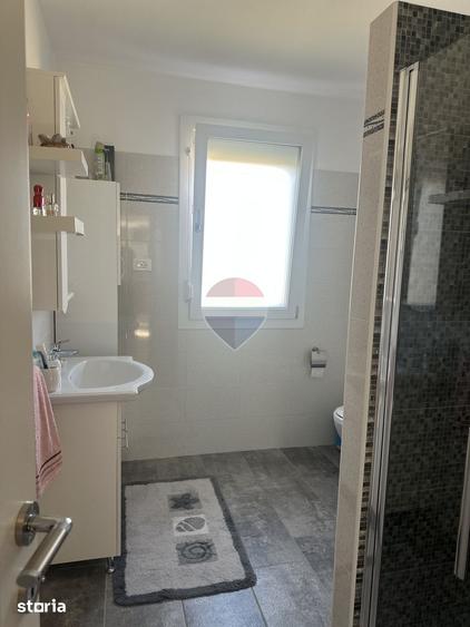 Casa / Vila cu 7 camere de vanzare Izvoare - 1