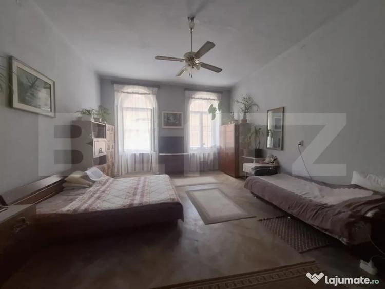 Apartament cu 4 camere decomandat în Centrul Istoric