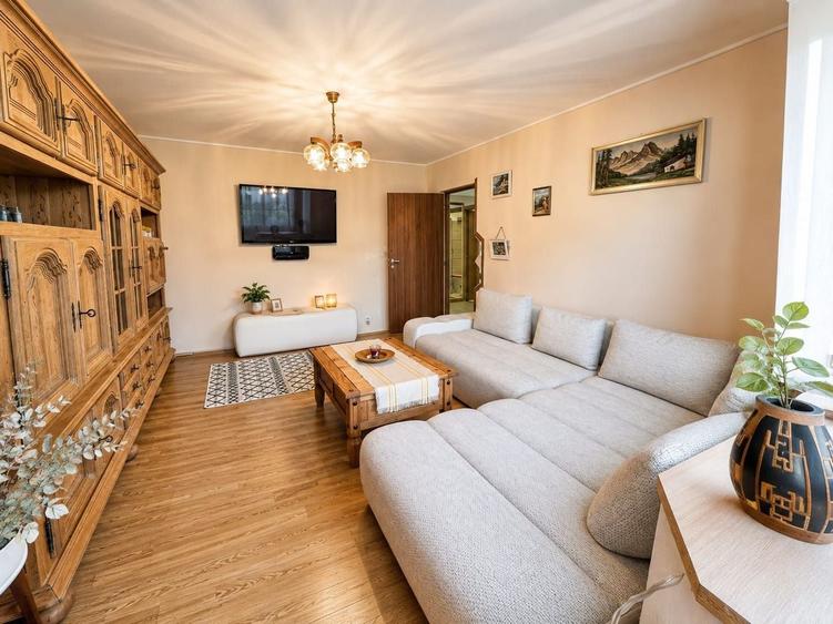 Apartament cu 3 camere decomandat, mobilat în Zorilor