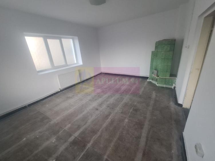 Casă individuală cu 4 camere cu Canalizare în Central