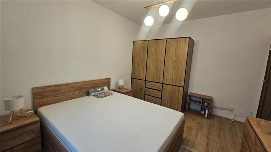 Apartament cu 2 camere semidecomandat, mobilat în Pajura
