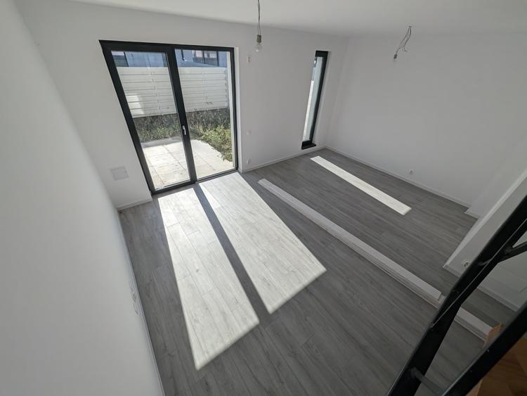 Casă cu 3 camere cu Canalizare în Otopeni