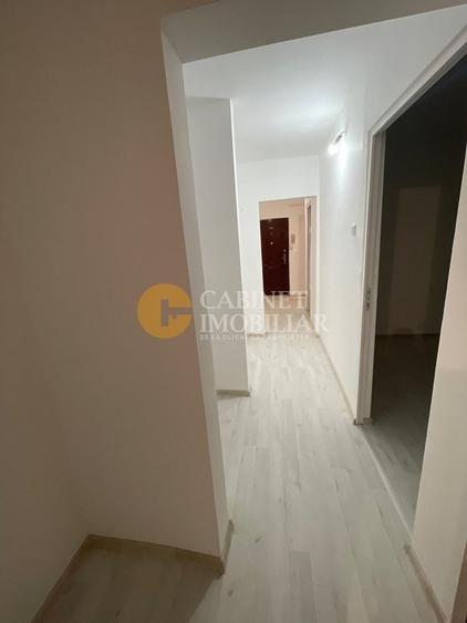 Apartament cu 3 camere decomandat în Tomești