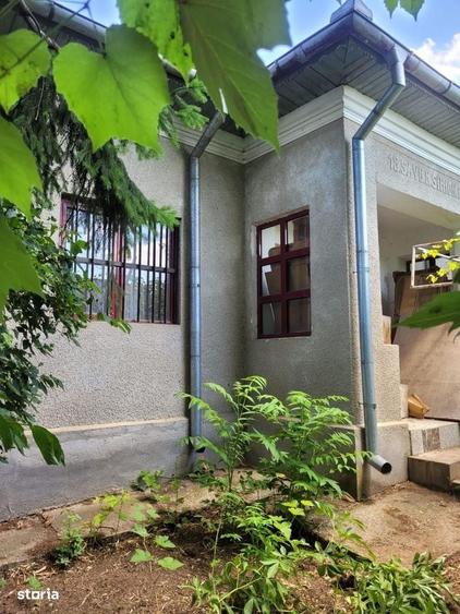 Casă cu 4 camere cu Teren 1300 Mp în Salcia