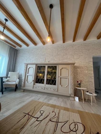 Casă cu 4 camere decomandat cu Teren 400 Mp în Preajba