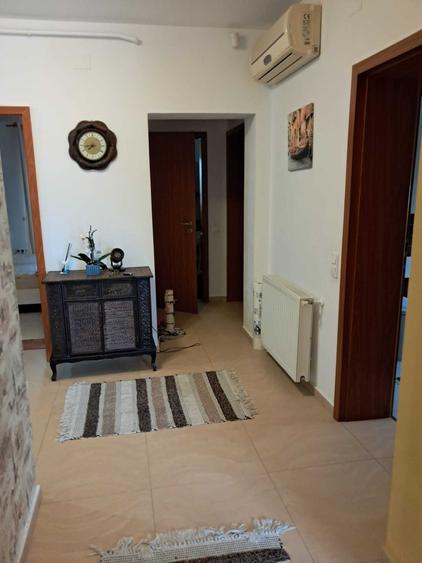 Apartament cu 3 camere decomandat în Dumbrăvița