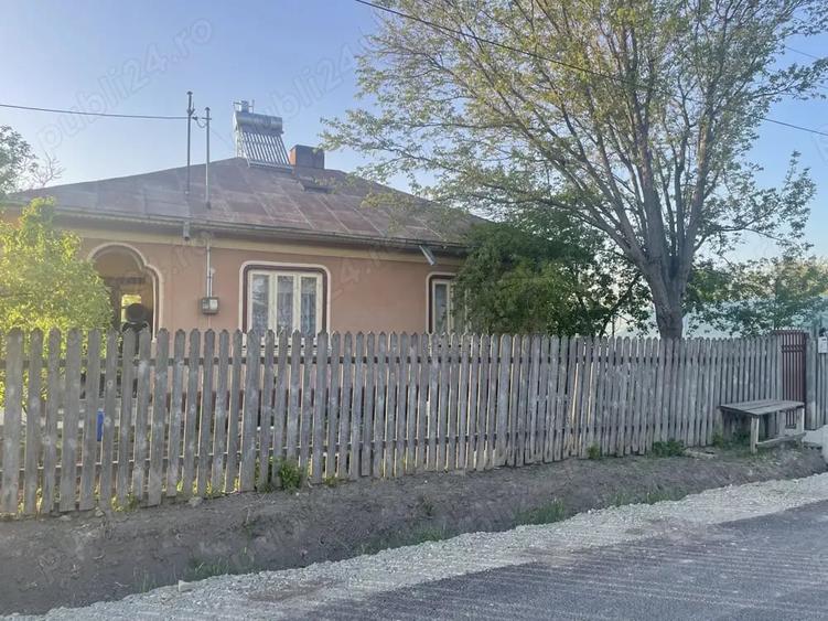Casă cu 4 camere cu Teren 1125 Mp în Central
