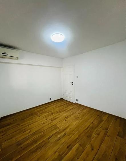 Apartament cu 4 camere decomandat în Tineretului