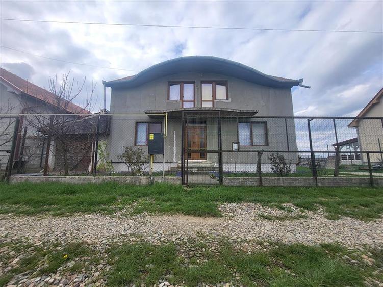 Casă cu 5 camere cu Teren 522 Mp în Sântandrei