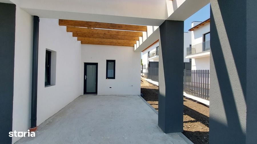 Casă cu 1 camere cu Teren 370 Mp în Gușterița