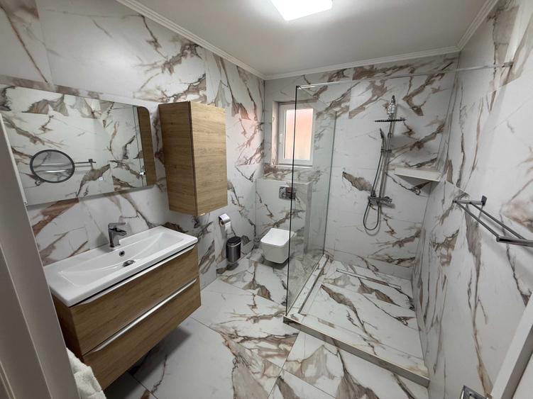 Casă cu 4 camere în Vladimirescu