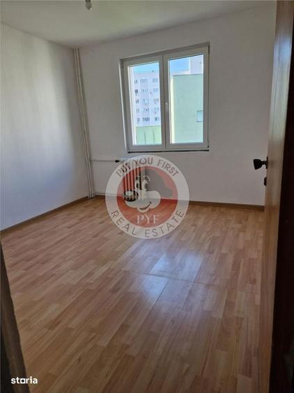 Apartament cu 3 camere decomandat în Vitan