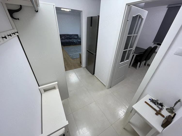 Apartament cu 3 camere semidecomandat în Berceni