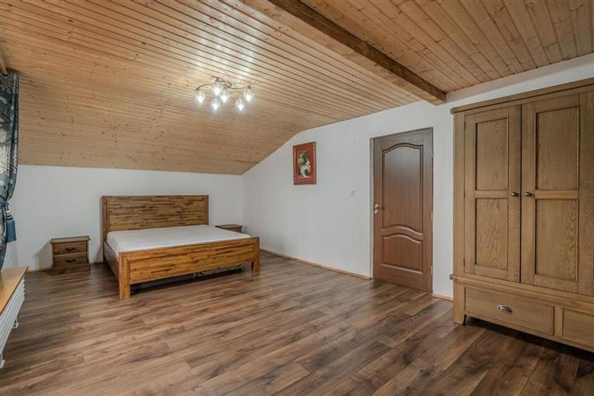 Casă individuală cu 5 camere cu Canalizare în Central