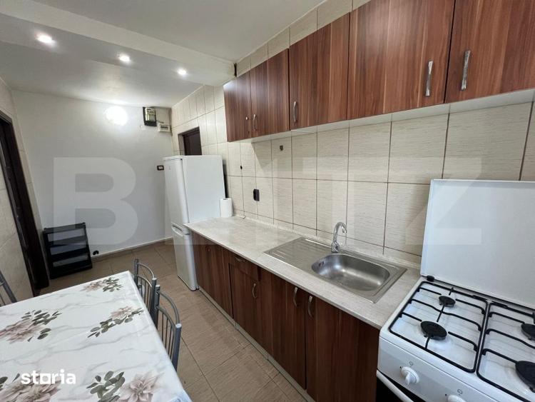 Apartament cu 3 camere semidecomandat, mobilat în Nord