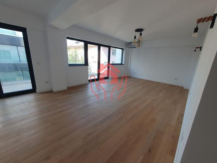 Apartament cu 3 camere decomandat în Romană