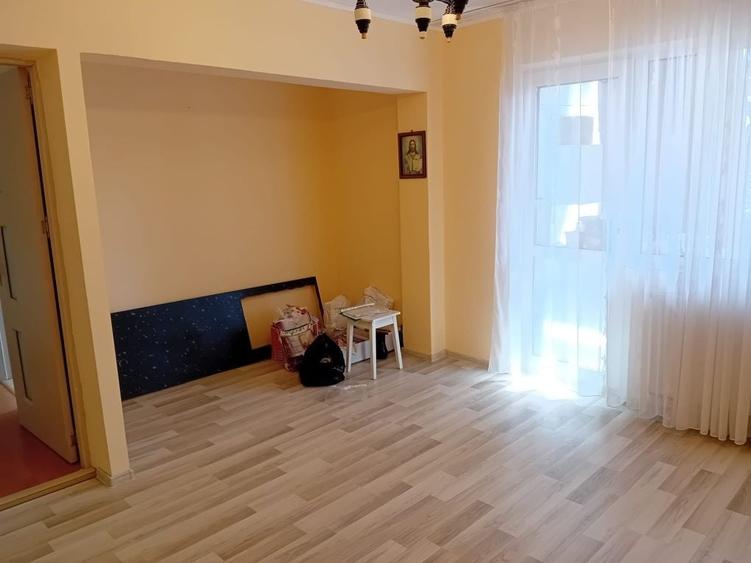 Apartament cu 3 camere decomandat în Micro 20