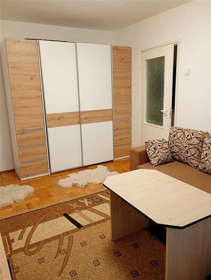 Apartament cu 2 camere semidecomandat, mobilat în Romanilor