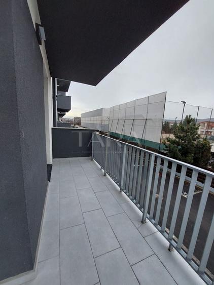 Apartament cu 2 camere semidecomandat, mobilat în Florești