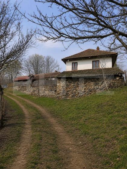 Casa de vanzare, 131 mp + teren de 1.243 mp - Pociovalistea - 1