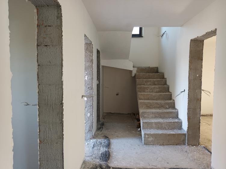 Casa noua, P+E, 5 camere, 2 bai, terasa, teren 400mp, in Lilieci, strada Rozelor - 13