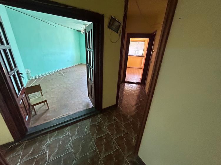 GARA-BCR 3 CAMERE DECOMANDAT 81 MP. 2 BALCOANE, VEDERE PORT, BLOC SOLID AN 1986 - 5