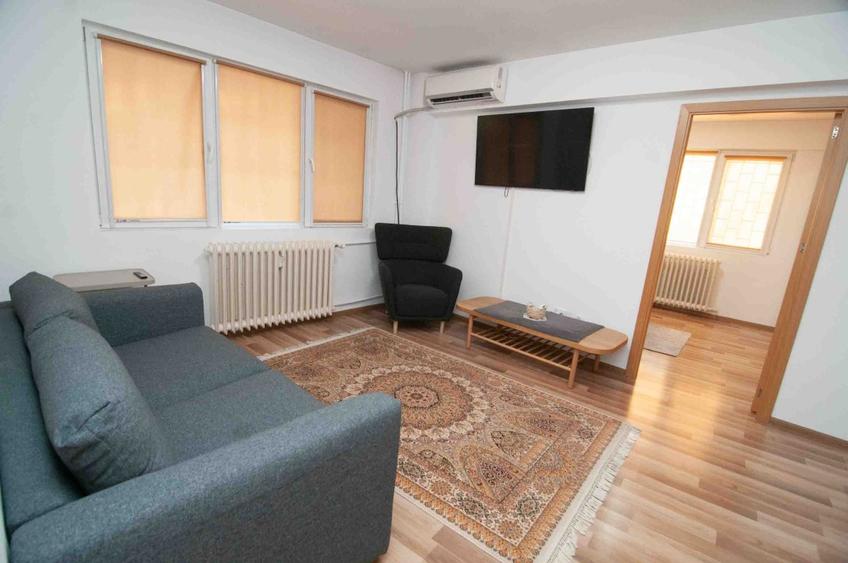 Doua camere la un minut de metrou Eroii Revolutiei - 1