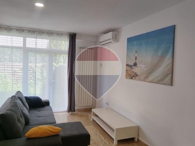 Apartament cu 3 camere, mobilat în Central