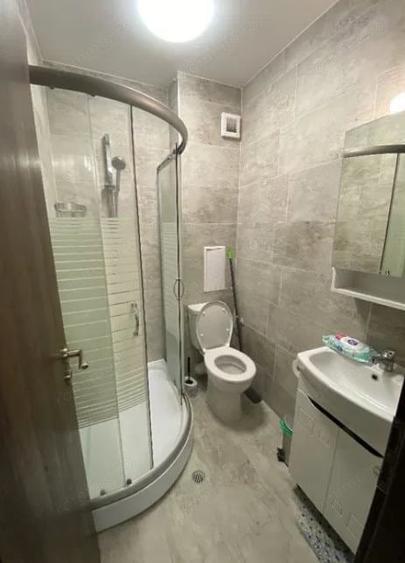 Se ofera spre inchiriere un apartament de 3 camere in Aparatorii Patriei - 1