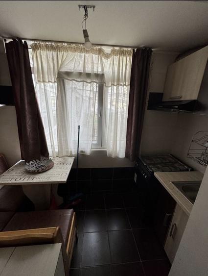 Inchiriez aparanet o camera Nicolina, 250 m de Lidl si statii de autobuz - 2