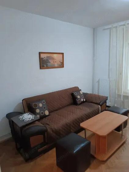 Apartament cu 4 camere semidecomandat în Complex Studențesc