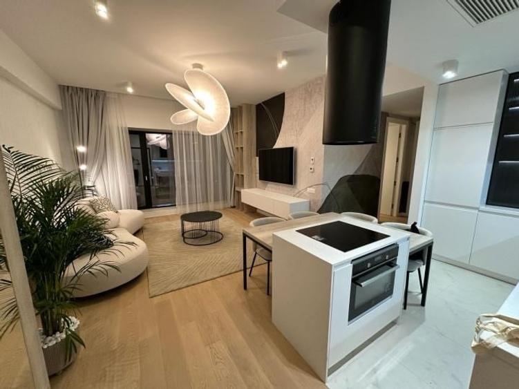 Apartament cu 3 camere semidecomandat, mobilat în Floreasca